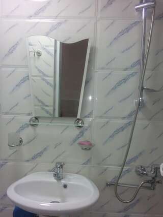 Гостевой дом Guesthouse Mzeona Батуми Двухместный номер с 1 кроватью и собственной ванной комнатой-8